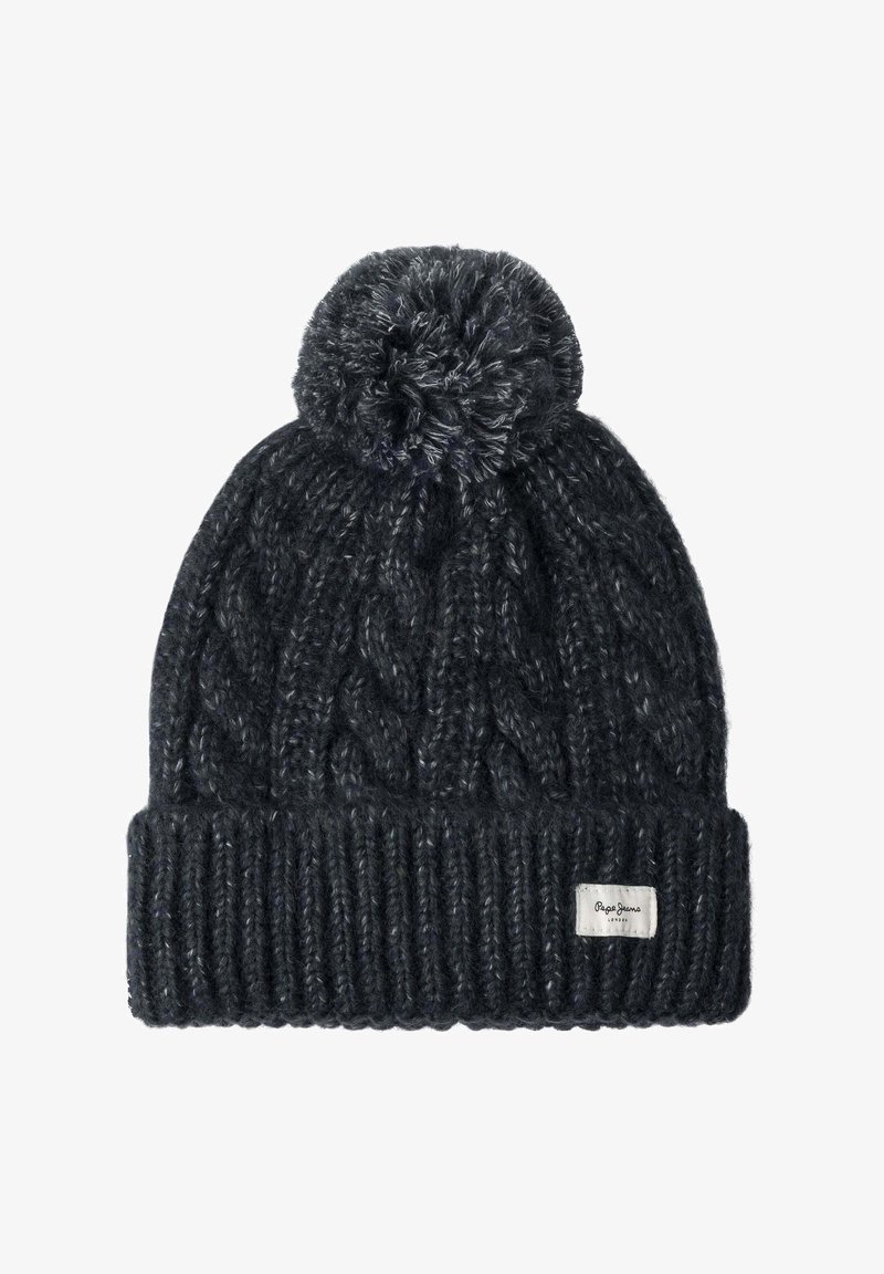 Tummanharmaa neulospipo, jossa on paksu palmikkokuosi ja suuri pom-pom päällä. Varustettu ribbausreunalla ja pienellä logotunnuksella.