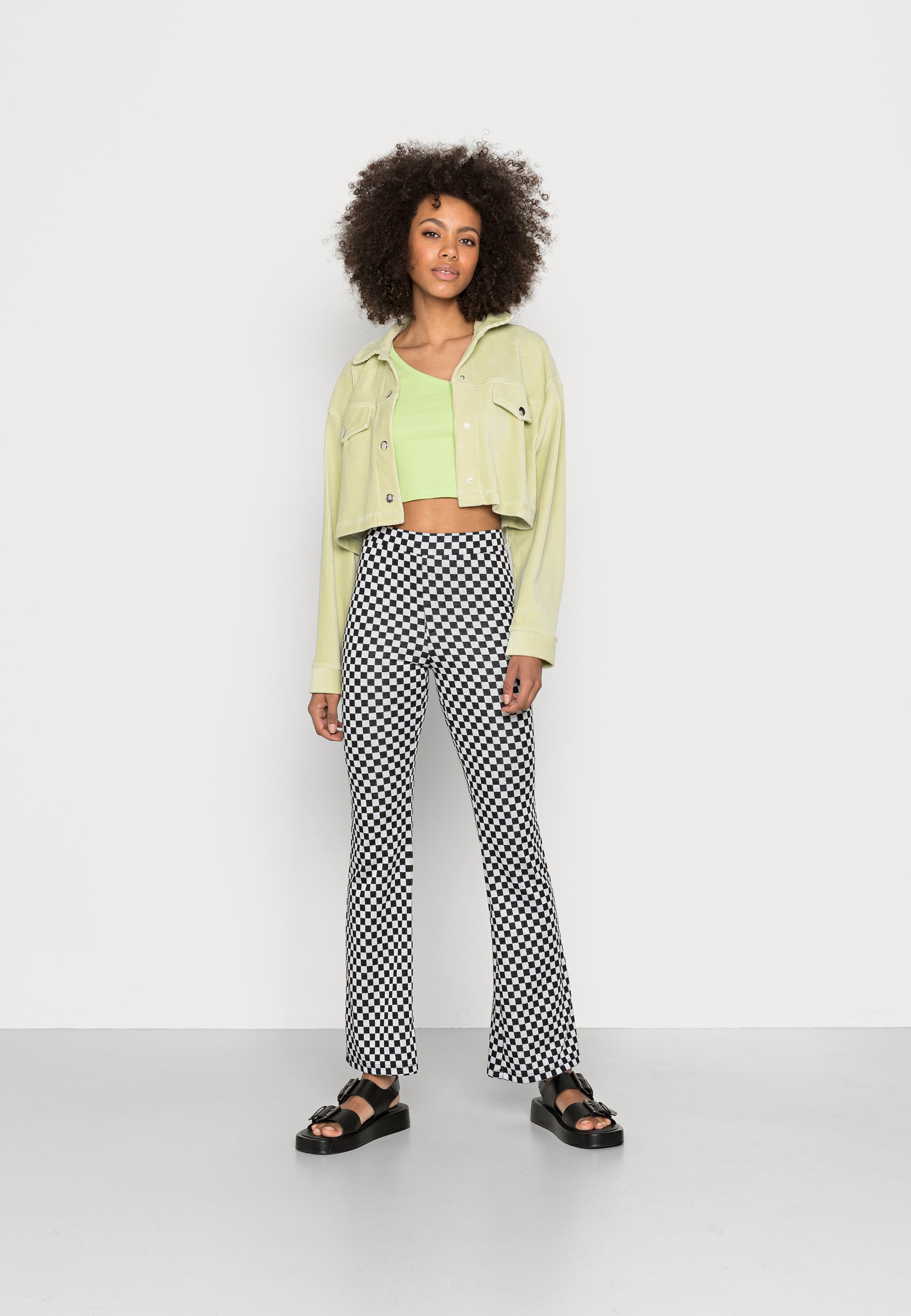 ONLY ONLAMELIA FLAIRED PANT - Trousers 