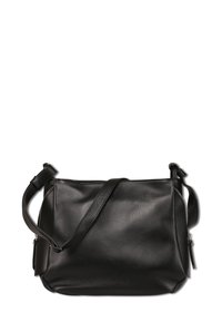 Zwarte lederen schoudertas met een gestructureerde afwerking, voorzien van een enkele verstelbare schouderband, bovenaan een ritsluiting en een zijvak met rits.