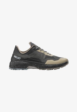 Chaussure de trail running Millet basse noire et beige avec semelle texturée, lacets à motifs et marquage MICHELIN sur la semelle intermédiaire.
