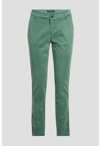 Pantaloni in cotone verde con vestibilità slim, dotati di chiusura frontale con bottone, passanti per cintura e tasche laterali. Texture liscia e design semplice.