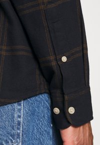 Selected Homme SLHSLIM NOOS - Camisa - monks robe