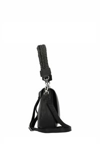 Borsa in pelle nera con superficie testurizzata, manico intrecciato e tracolla regolabile con dettagli in metallo di colore argento.