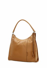 Tan leren hobo tas met een gebogen handvat, zachte textuur, zijtassels als accent en een enkele ritssluiting. Heeft een strak ontwerp.