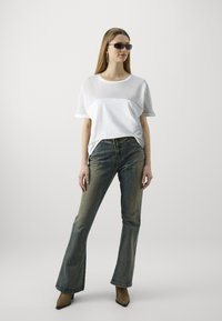 ONLY ONLTINNA - Μπλουζάκι με στάμπα - cloud dancer