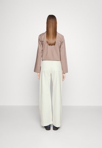 DL1961 ZOIE WIDE LEG RELAXED VINTAGE - Bootcut piegriezuma džinsi - ecru vintage