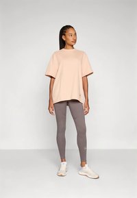 adidas by Stella McCartney LOGO TEE - Camiseta estampada - soft powder