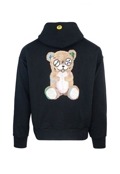 Hoodie noir présentant un grand graphique de ours en peluche en peluche dans le dos avec des accents colorés et des détails cousus. La capuche a un bouton sourire jaune.