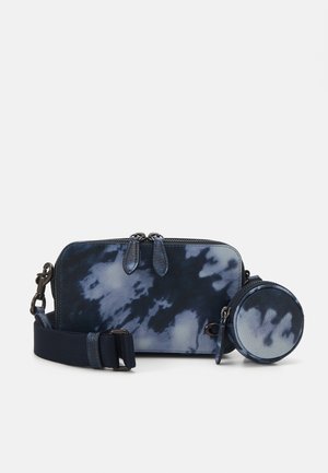 COACH CHARTER SLIM CROSSBODY IN TIE DYE PRINTED SET - Bandolera - midnight navy/multi