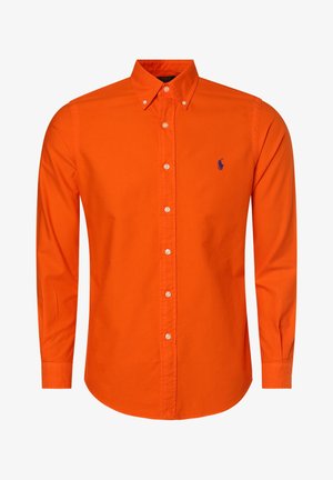 Męska koszula zapinana na guziki z długim rękawem w jaskrawym pomarańczowym kolorze z kołnierzykiem i małym niebieskim haftowanym logo na lewej piersi.