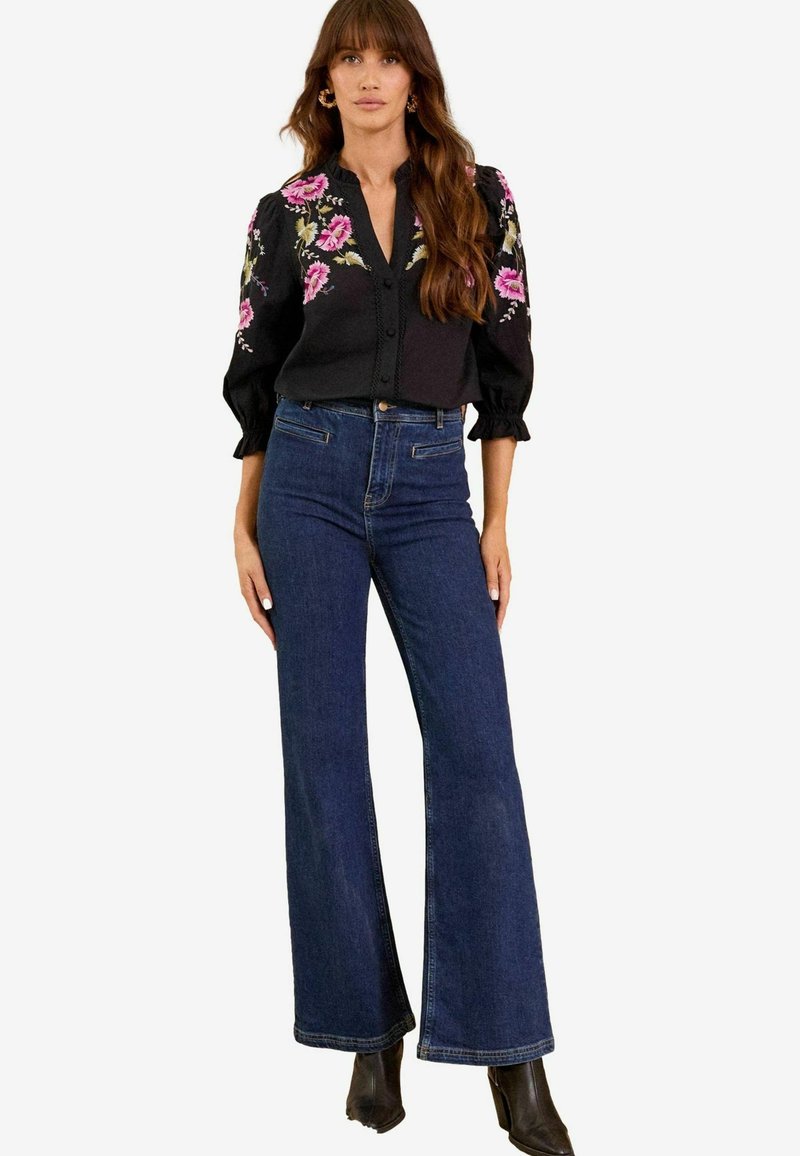 Love & Roses EMBROIDERED V NECK 3/4 SLEEVE PETITE - Hemdbluse - black floral