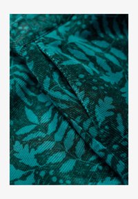 Nevybráno, green frosted leaves tehidy