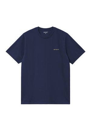 Camiseta azul marino de algodón, con mangas cortas y cuello redondo, que presenta un pequeño logo dorado en la parte izquierda del pecho.