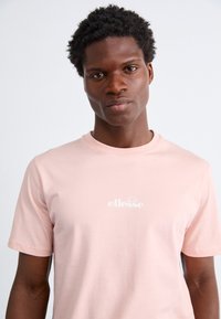 Ellesse OLLIO TEE - Paprasti marškinėliai - pink