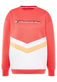 Sudadera coral con diseño de chevron en blanco y amarillo. Presenta el logo "TOMMY SPORT", puños acanalados y un escote tipo crew. Hecha de una tela suave.