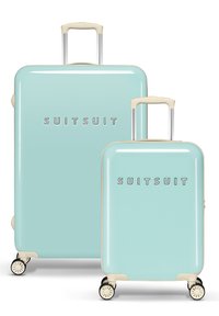 Harde koffers in mintgroen met crèmekleurige accenten, voorzien van het reliëf "SUITSUIT"-logo, vier wielen en uitschuifbare hengsels in twee maten.