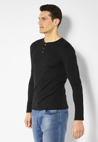 H.I.S Langarmshirt - schwarz