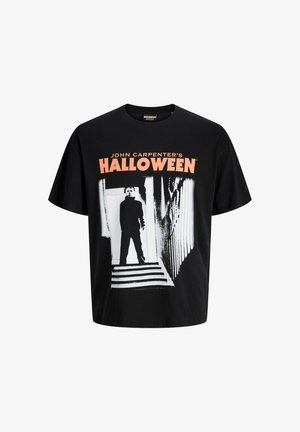 Camiseta de algodón negra con un estampado gráfico de una silueta y escaleras, con "HALLOWEEN DE JOHN CARPENTER" en letras naranjas.