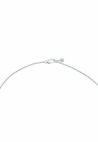Bracciale a catena d'argento con chiusura a granchio, caratterizzato da un design delicato e sottile e da maglie disposte uniformemente per un aspetto minimalista.