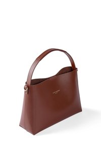 Braune Lederhandtasche mit strukturiertem Design, weitem Öffnungsbereich und einem Griff. Verfügt über dezente Nähte und geprägte Markenkennzeichnung.