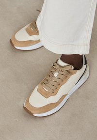 SKYLAR - Sneakersy niskie