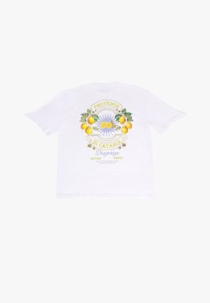 T-shirt en coton blanc avec un imprimé graphique coloré comprenant des citrons, des accents floraux et le texte "PROVENCE DI CATANIA" au dos.