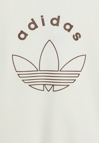 adidas Originals CREW JUNIOR UNISEX - Mikina - off-white/preloved brown