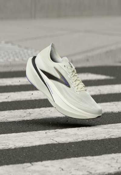 Brooks HYPERION MAX 4