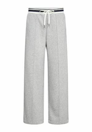 Gaiši pelēkas plašām kājām sporta bikses ar vertikālām šuvēm un baltu aizdares auklu uz melni baltas svītrainas elastīgas jostas.