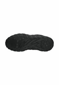 Semelle en caoutchouc noir présentant divers motifs texturés et rainures pour l'adhérence, avec un design central lisse et des bords surélevés.