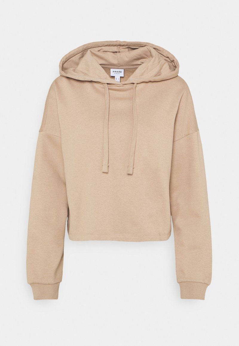 Sweat à capuche court beige en tissu doux. Il est doté d'une capuche avec cordon de serrage, de manches larges et de poignets côtelés pour un ajustement confortable.