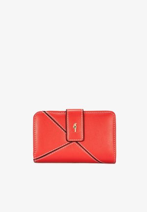 Czerwony skórzany portfel z teksturowaną powierzchnią, z kontrastowym białym przeszyciem i złotym zapięciem. Geometrczny wzór na przodzie.