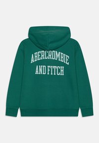Zelená mikina s klokaní kapsou. Na zadní straně má bílý zakřivený nápis "ABERCROMBIE AND FITCH". Vyrobena z měkké bavlny.