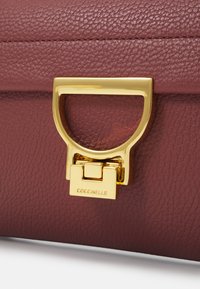 Coccinelle ARLETTIS - Handbag - bordeaux