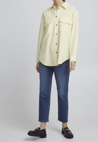 ICHI Tunn jacka - yellow