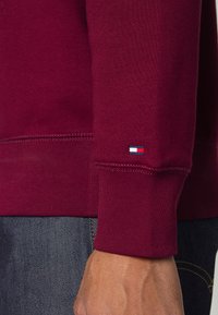 Tommy Hilfiger LOGO - Camisola - deep rouge
