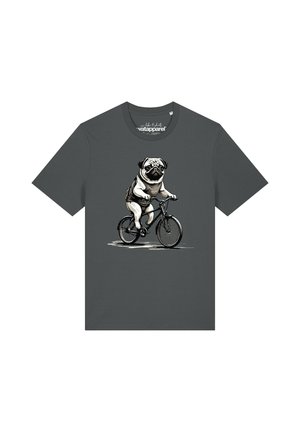Dunkelgraues T-Shirt mit einem Cartoon-Mops, der Fahrrad fährt, auf der Vorderseite bedruckt.
