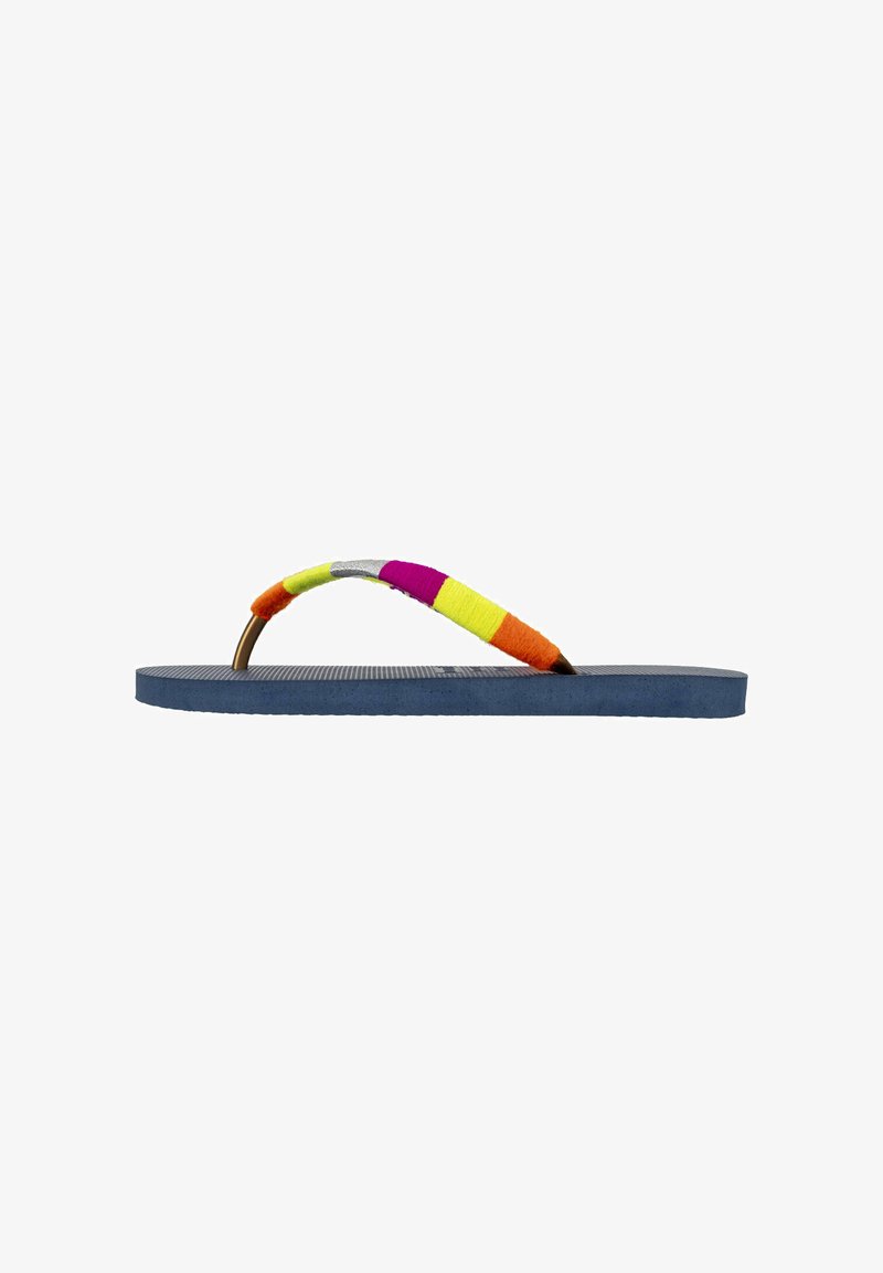 Tongs avec une semelle en caoutchouc bleu, bande en tissu multicolore avec des accents orange, rose, jaune et argent, design plat.