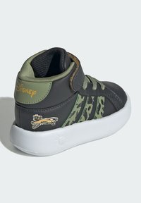 adidas Sportswear DISNEY LION KING GRAND COURT - Scarpe primi passi - carbon tent green semi spark