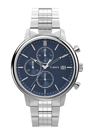 Montre en acier inoxydable argenté avec un cadran rond texturé bleu, trois sous-cadrans, index argentés et un bracelet en maillons poli. Modèle : Timex.