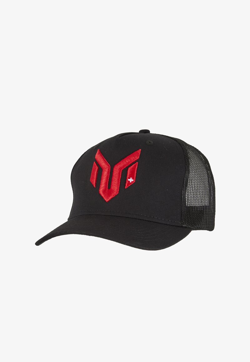 Casquette camionneur en maille noire avec un logo "W" stylisé rouge brodé, comportant une petite croix suisse blanche sur le panneau avant.
