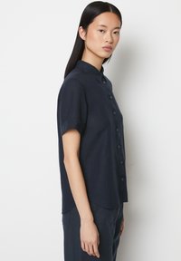 Marc O'Polo KURZARM-REGULAR AUS LEICHTER QUALITÄT - Hemdbluse - deep blue sea