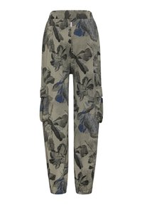 Pantalones cargo en verde oliva con estampado floral grande en negro y azul, con bolsillos laterales y cintura elástica. Tejido texturizado.