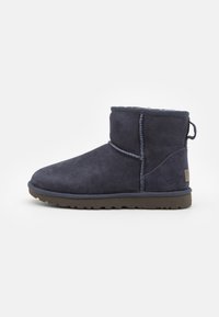 UGG CLASSIC MINI II - Talvisaappaat - eve blue