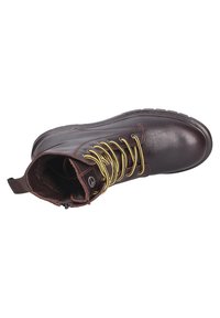 Botas de piel marrón con cordones amarillos, cierre de cremallera en el lateral y suela de goma resistente. Cuenta con un suave forro interior y una lengüeta.