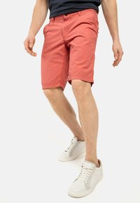 camel active REGULAR FIT - Shorts - faded red