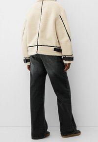 Bershka Winterjacke - white