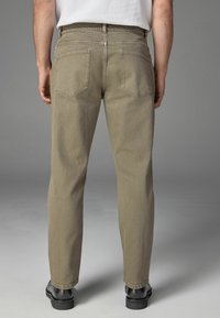 Next VINTAGE - REGULAR FIT - Straight leg jeans - mushroom brown