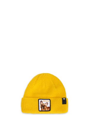 Gorro amarillo de punto con el borde vuelto, decorado con un parche de un bulldog francés y una pequeña etiqueta negra.
