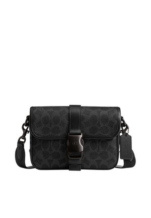 Mustast nahast risti keha kandmiseks mõeldud käekott peene mustriga, esiküljel pandlaga rihm, reguleeritav õlarihm ja küljes rippuv väike brändiga silt.